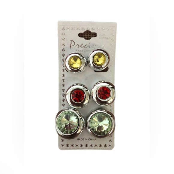 Women’s Vintage Clip On Earrings - Picture 2 of 3